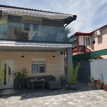 Apartmani Sarm Vir Exterior foto