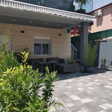 Apartmani Sarm Vir Exterior foto