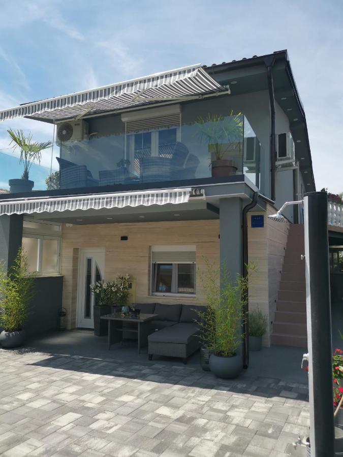 Apartmani Sarm Vir Exterior foto