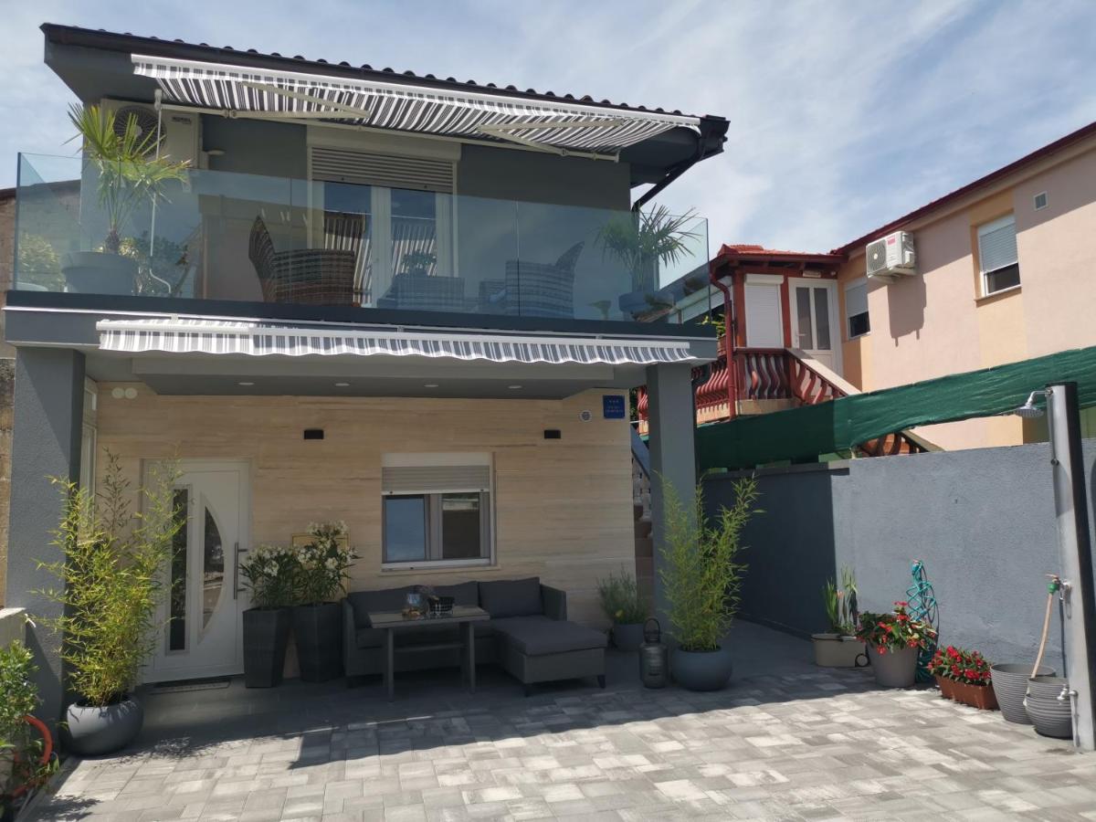 Apartmani Sarm Vir Exterior foto