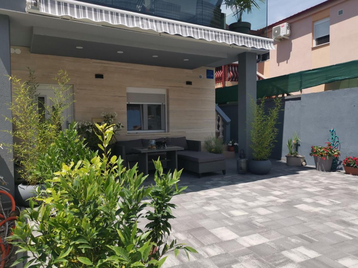Apartmani Sarm Vir Exterior foto