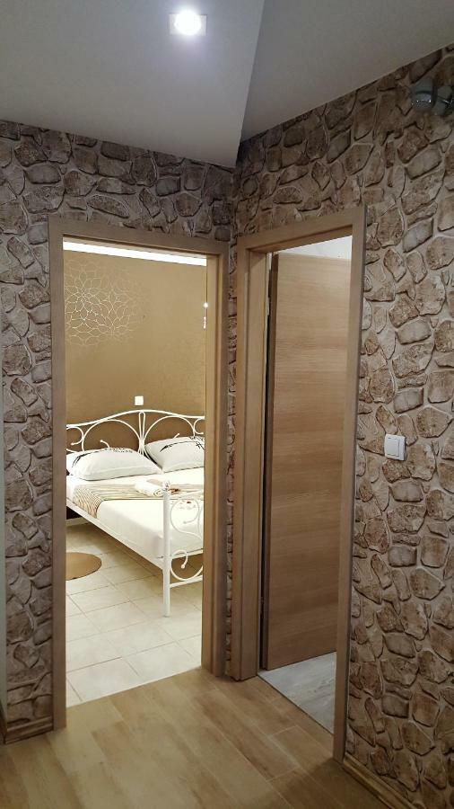 Apartmani Sarm Vir Exterior foto