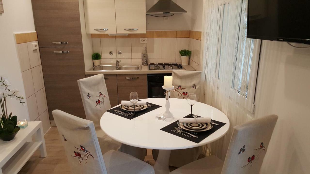 Apartmani Sarm Vir Exterior foto