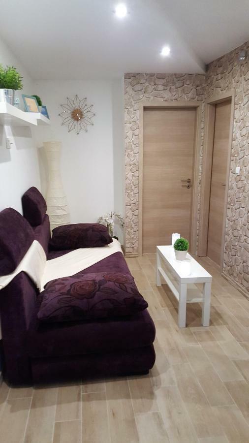 Apartmani Sarm Vir Exterior foto