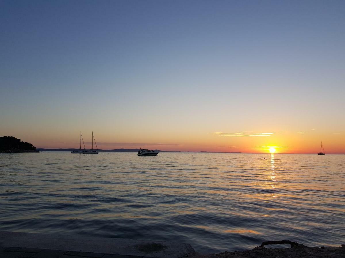 Apartmani Sarm Vir Exterior foto