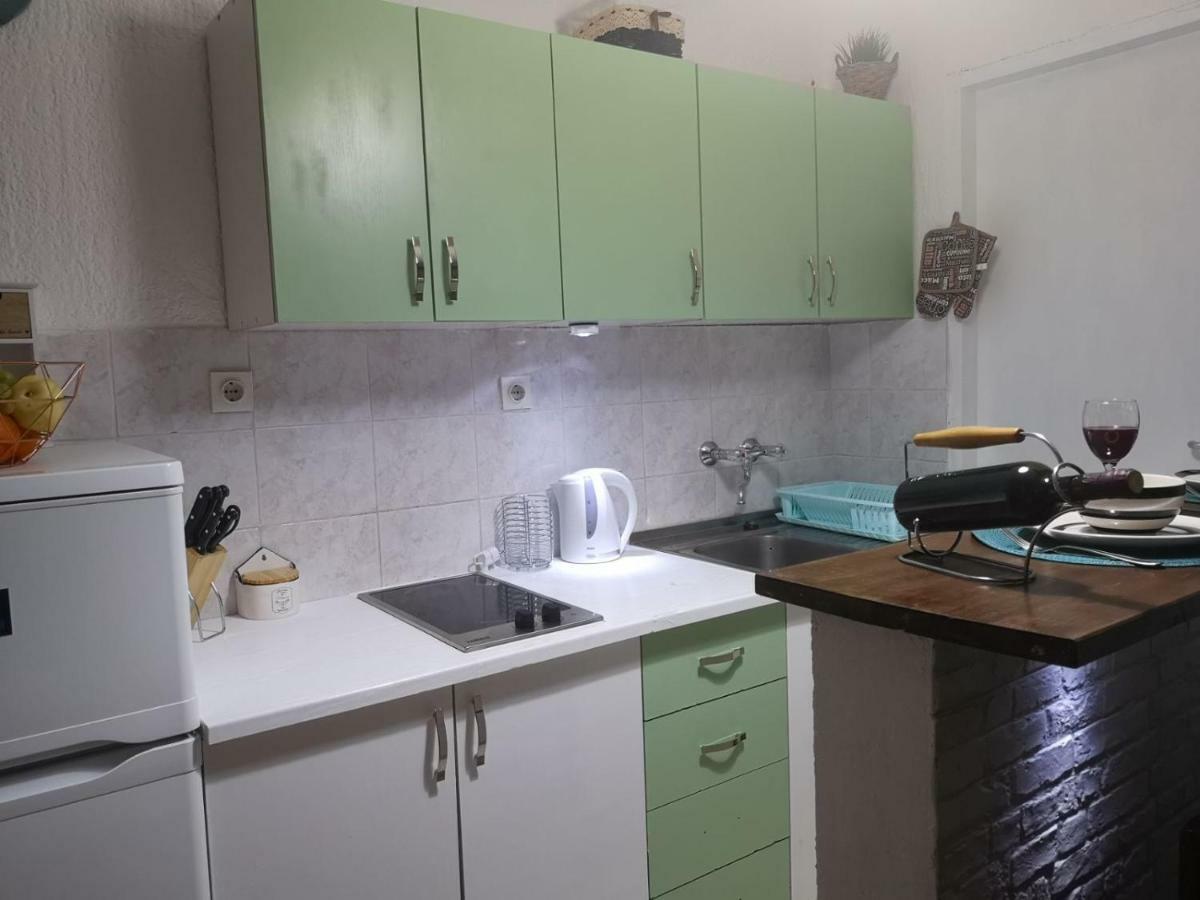 Apartmani Sarm Vir Exterior foto